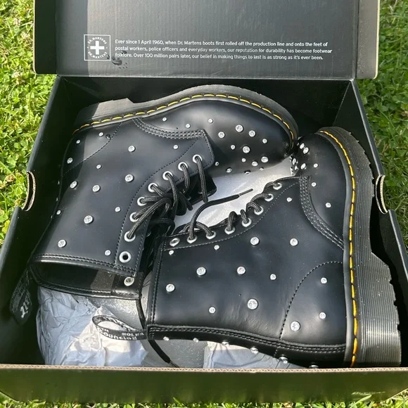 Swarovski crystal DR.MARTINS *LIMITED EDITION* women’s size 6